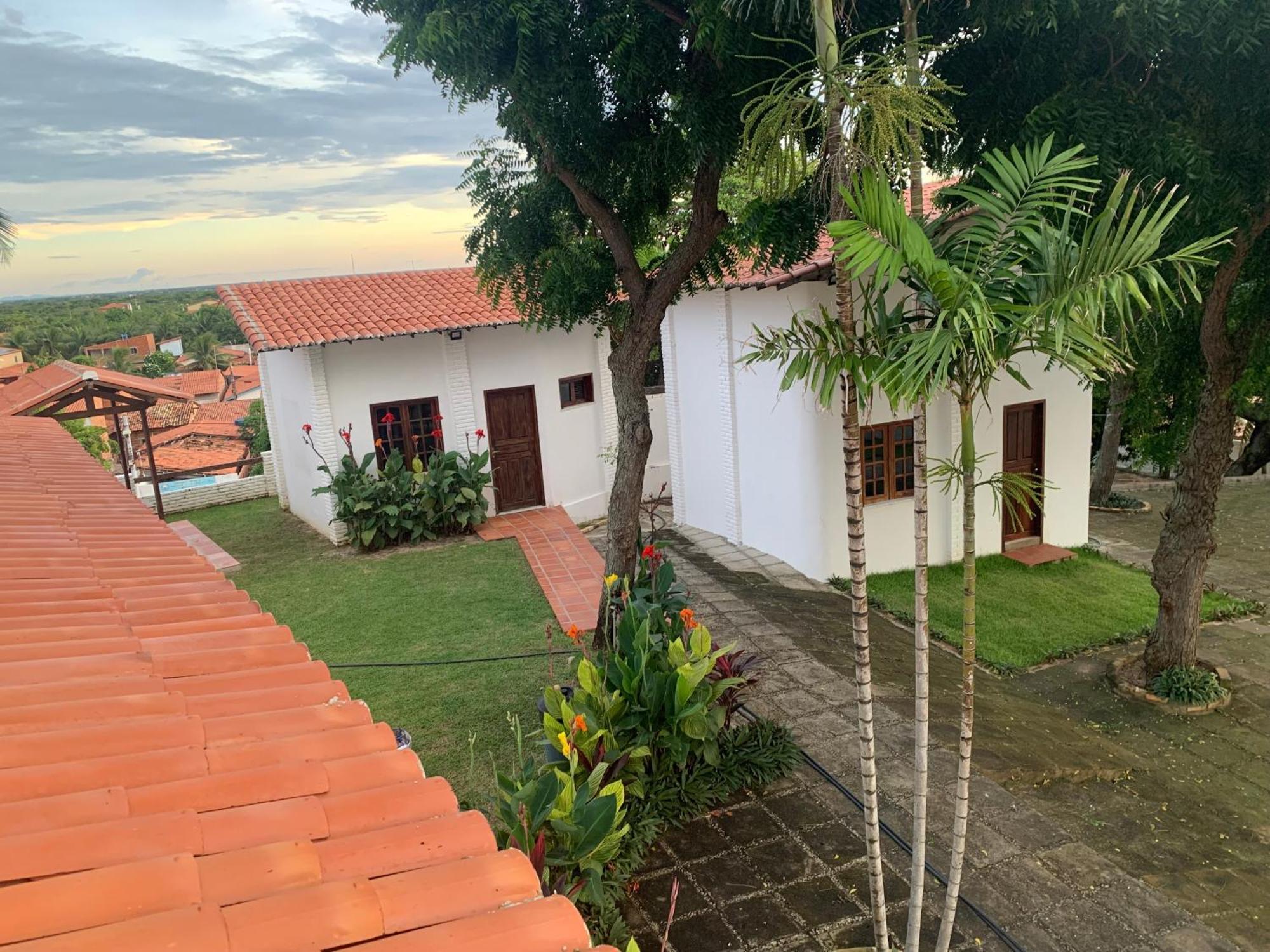 Morro Branco Suites - Hospedaria Morro Branco Beberibe Luaran gambar