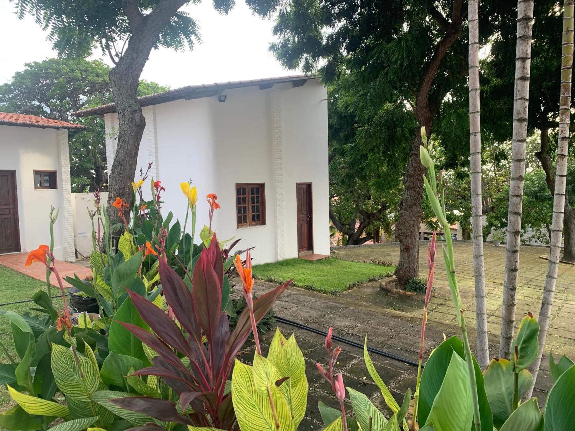 Morro Branco Suites - Hospedaria Morro Branco Beberibe Luaran gambar